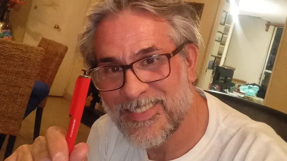 Instagram: @carlosamadoroficial Amador hace todos los diseños del calzado