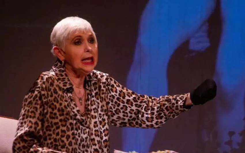 CAPTURA DE PANTALLA: TWITTER Rosita en actuación