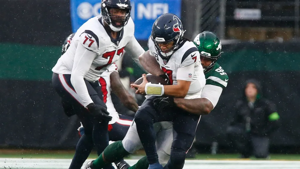 C.J. Stroud momentos antes de ser lesionados contra los Jets