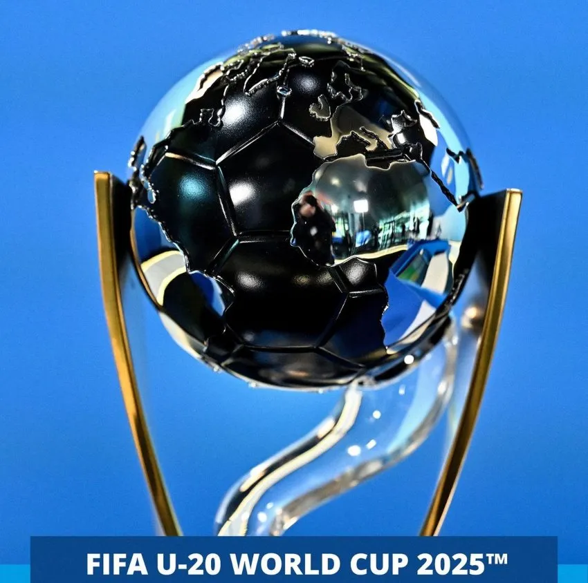 El trofeo del torneo