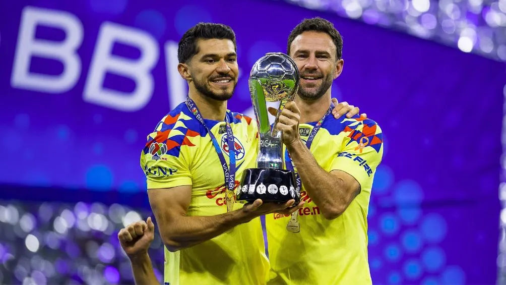 MEXSPORT Herny y Layún levantando el campeonato azulcrema