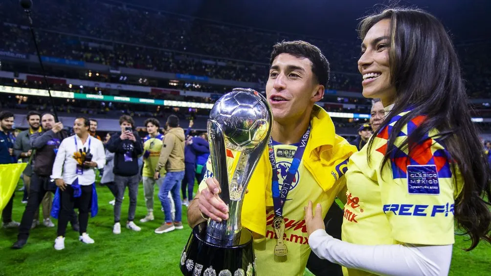 Zendejas festeja el título azulcrema