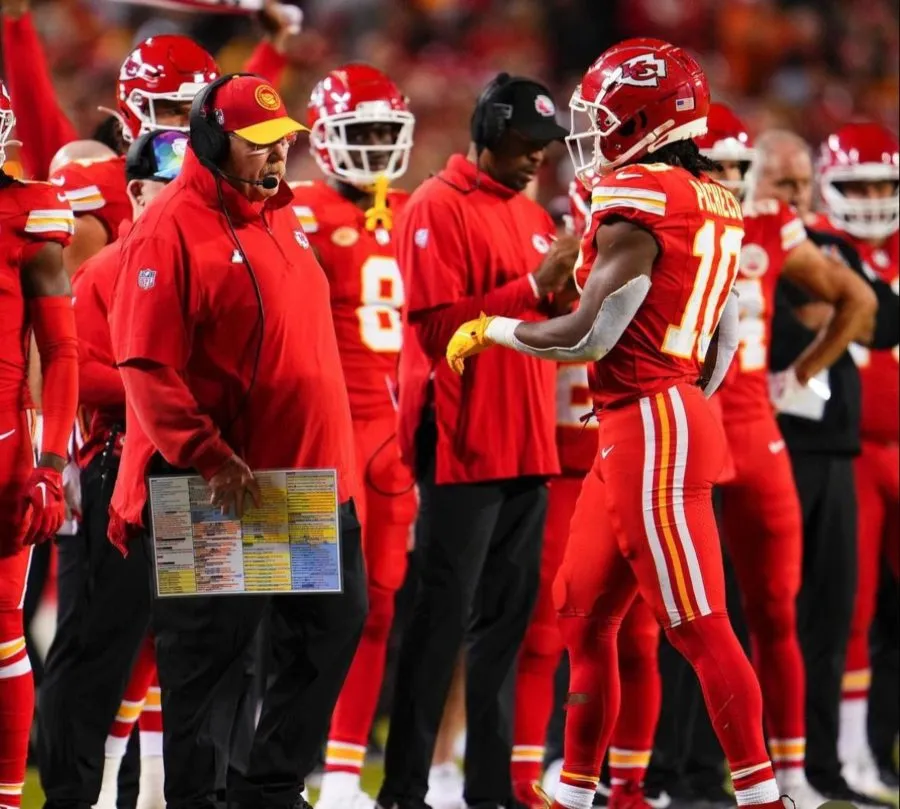 Isiah Pacheco con Andy Reid