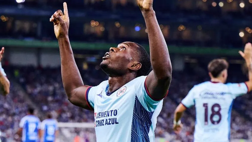 Diber Cambindo durante el partido