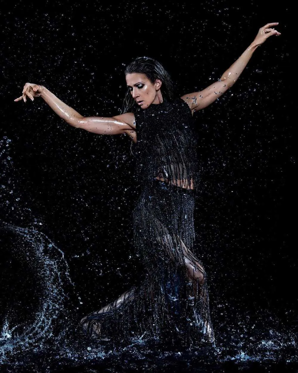 Sus familiares están preocupados porque no puede controlar sus músculos.