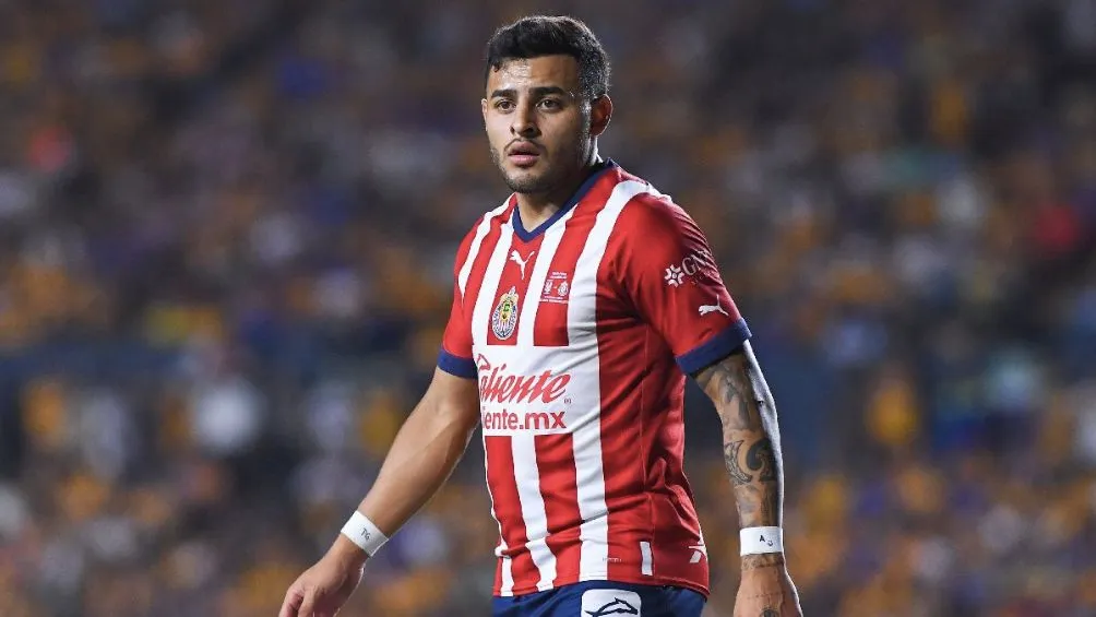MEXSPORT Alexis Vega en un partido con Chivas