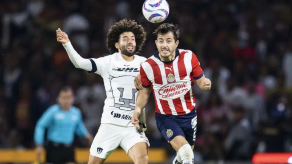 Alan Mozo y César Huerta en el Pumas vs Chivas