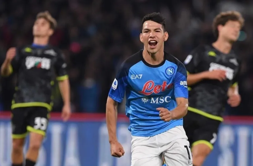 Lozano durante su etapa con Napoli