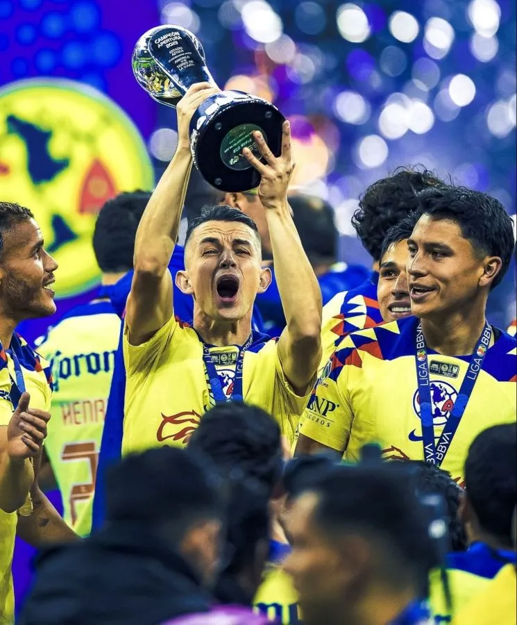 Álvaro Fidalgo con 'La 14' de América
