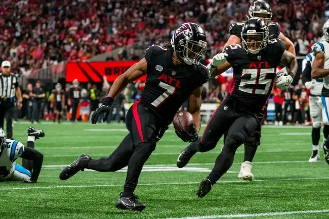 Bijan Robinson durante un partido