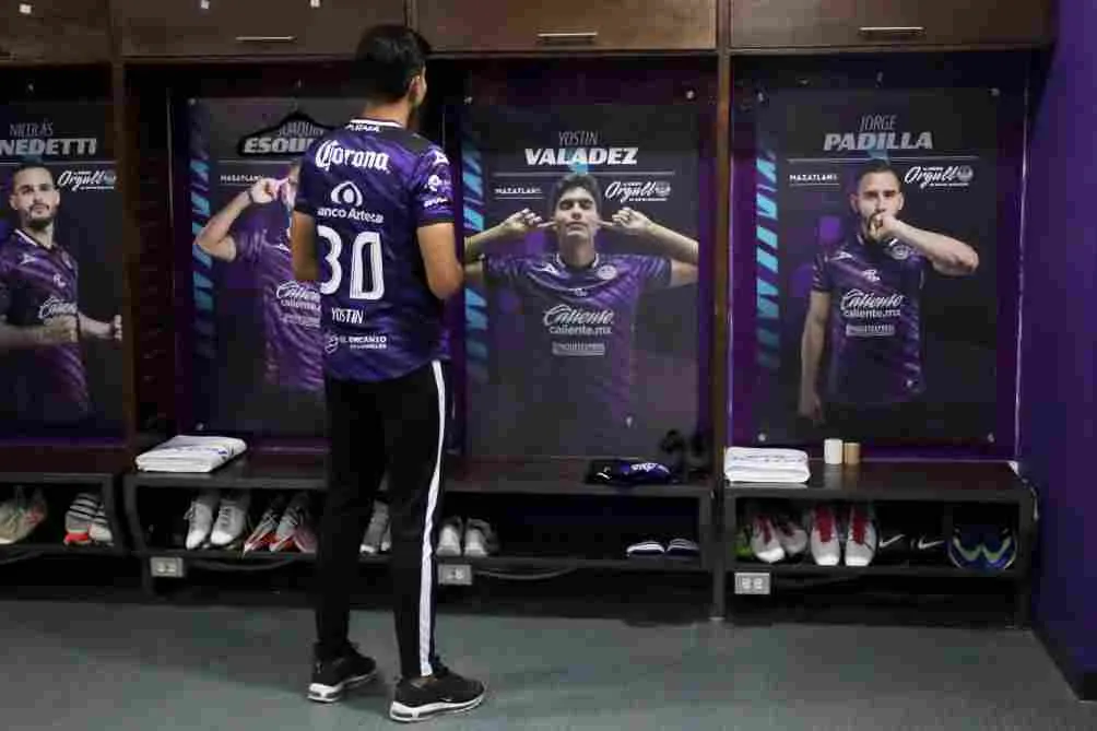 Valadez en el vestidor de Mazatlán