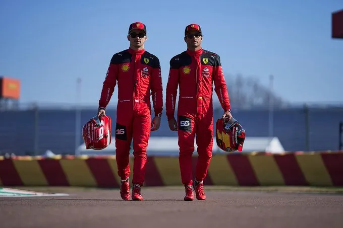 Charles Leclerc y Carlos Sainz