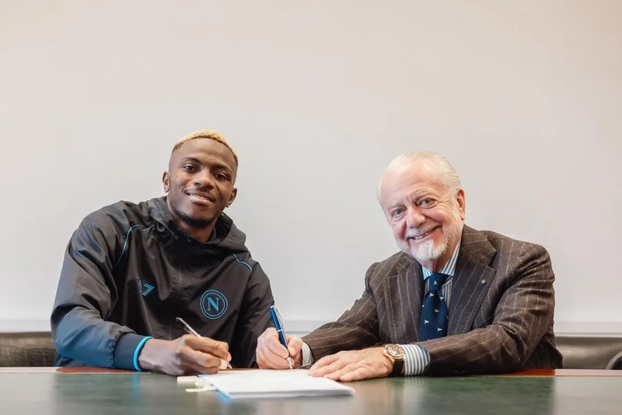 Victor Osimhen renovó contrato con Napoli