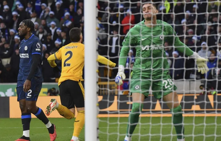 Matt Doherty celebra su diana ante los Blues