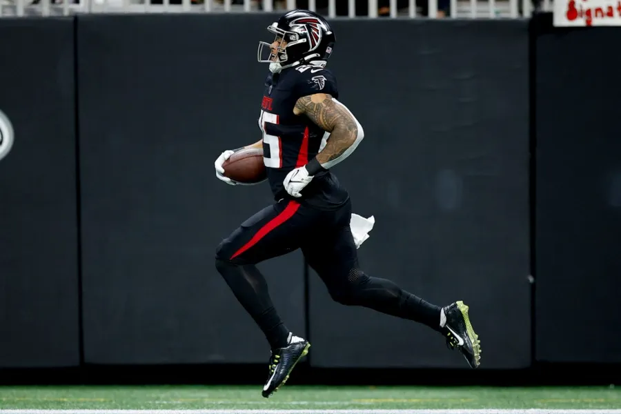 Tyler Allgeier anotó un TD