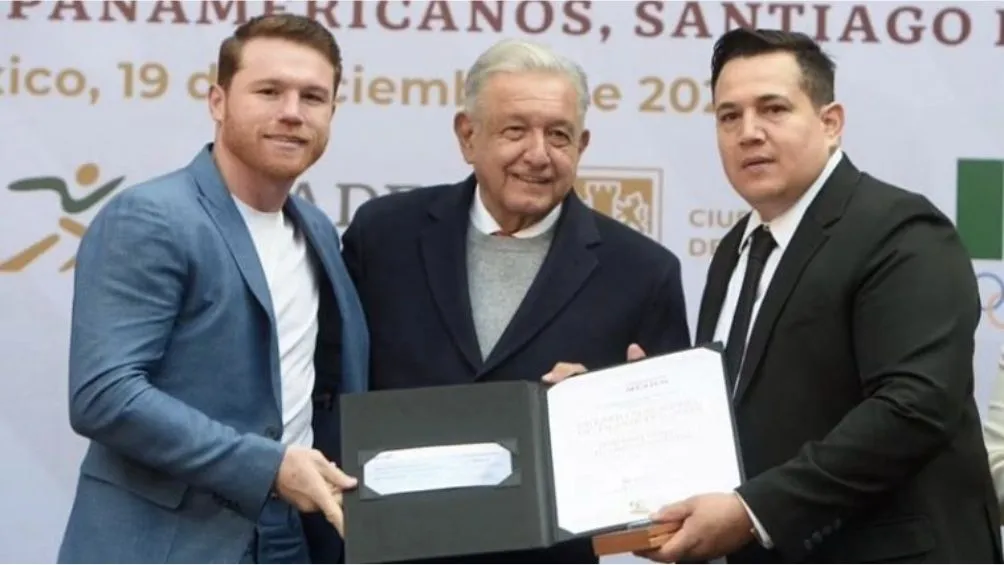 Reynoso y Canelo recibiendo el Premio Nacional del Deporte