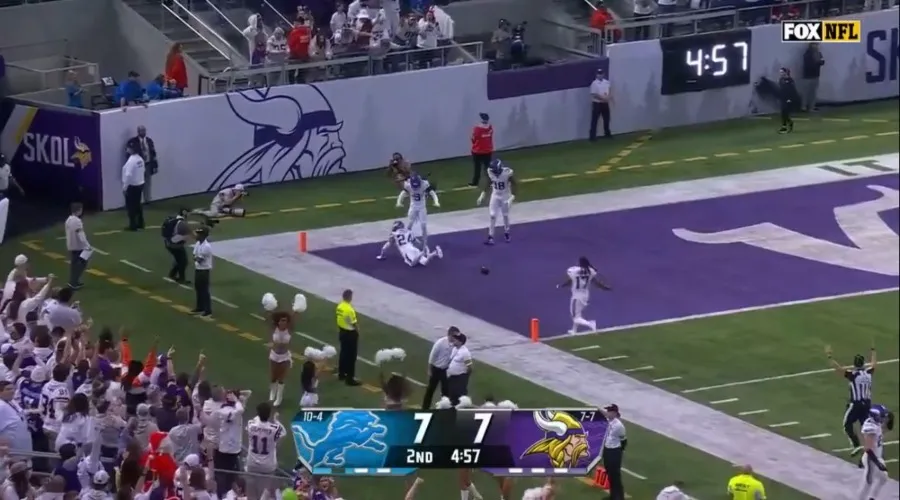 Camryn Bynum festejó un TD inexistente