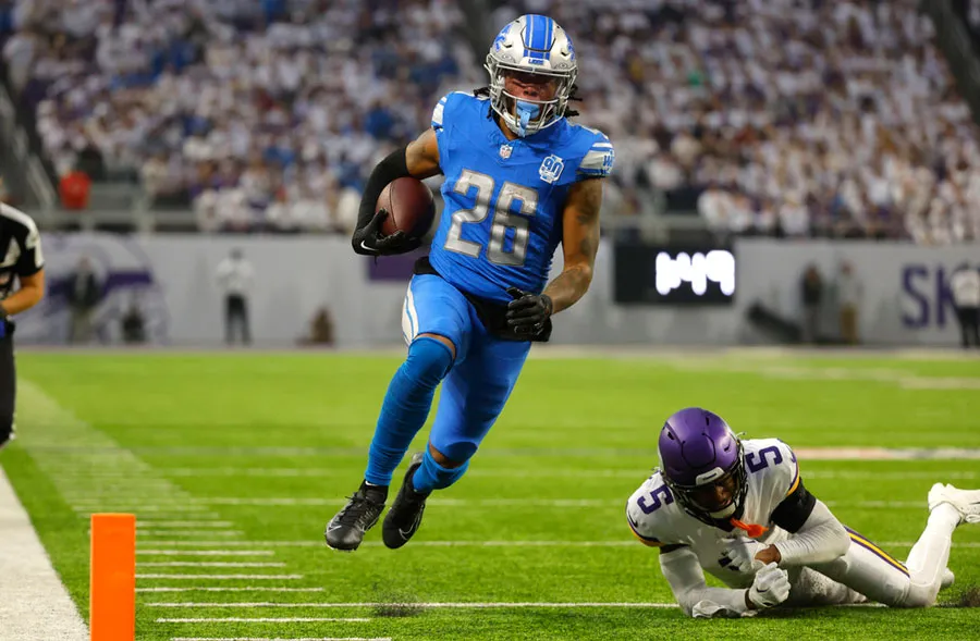 Jahmyr Gibbs llega a la zona prometida