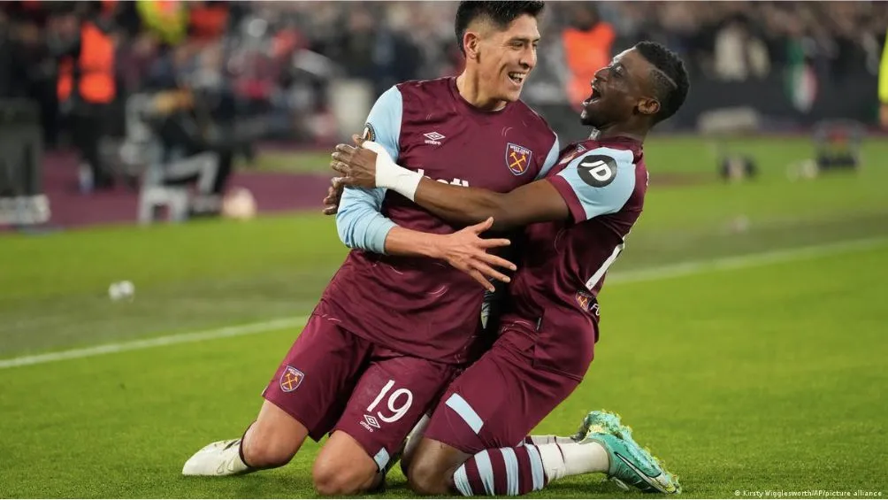 AP Álvarez celebra gol con el West Ham