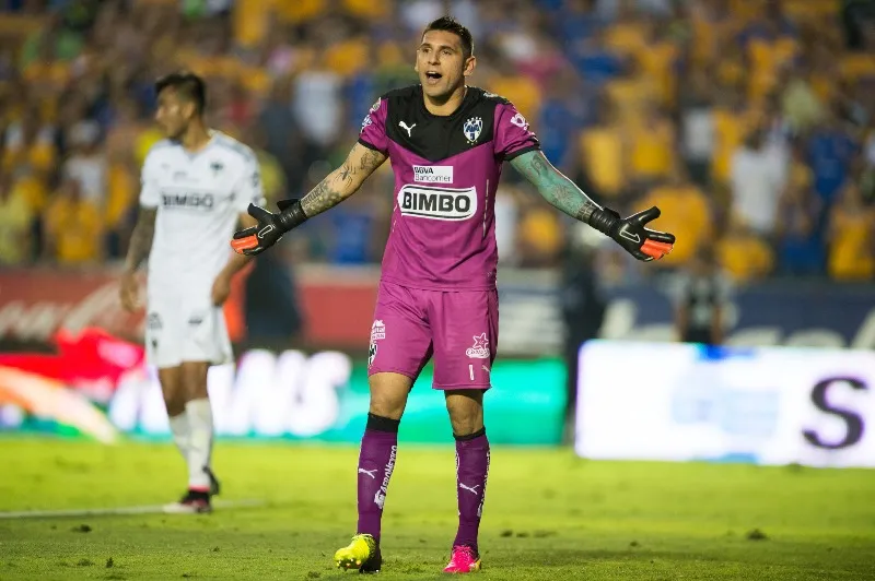 Jonathan Orozco jugando con los Rayados