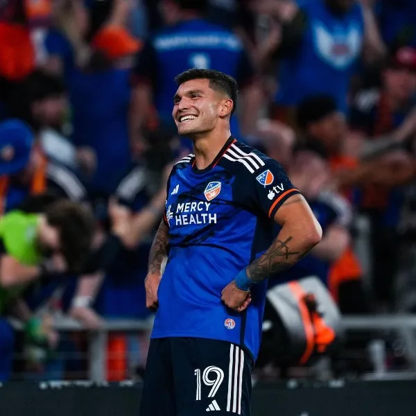 Brandon Vázquez celebrando su gol