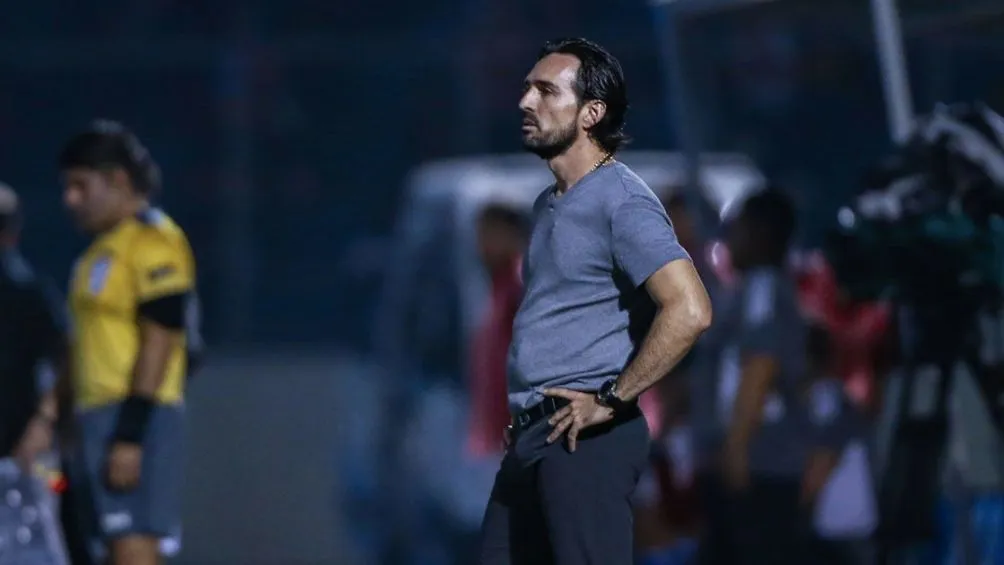 Espinoza dirigiendo en la Liga de Expansión