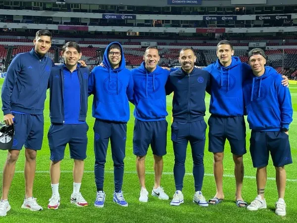 Jesús Dueñas junto a jugadores de La Máquina