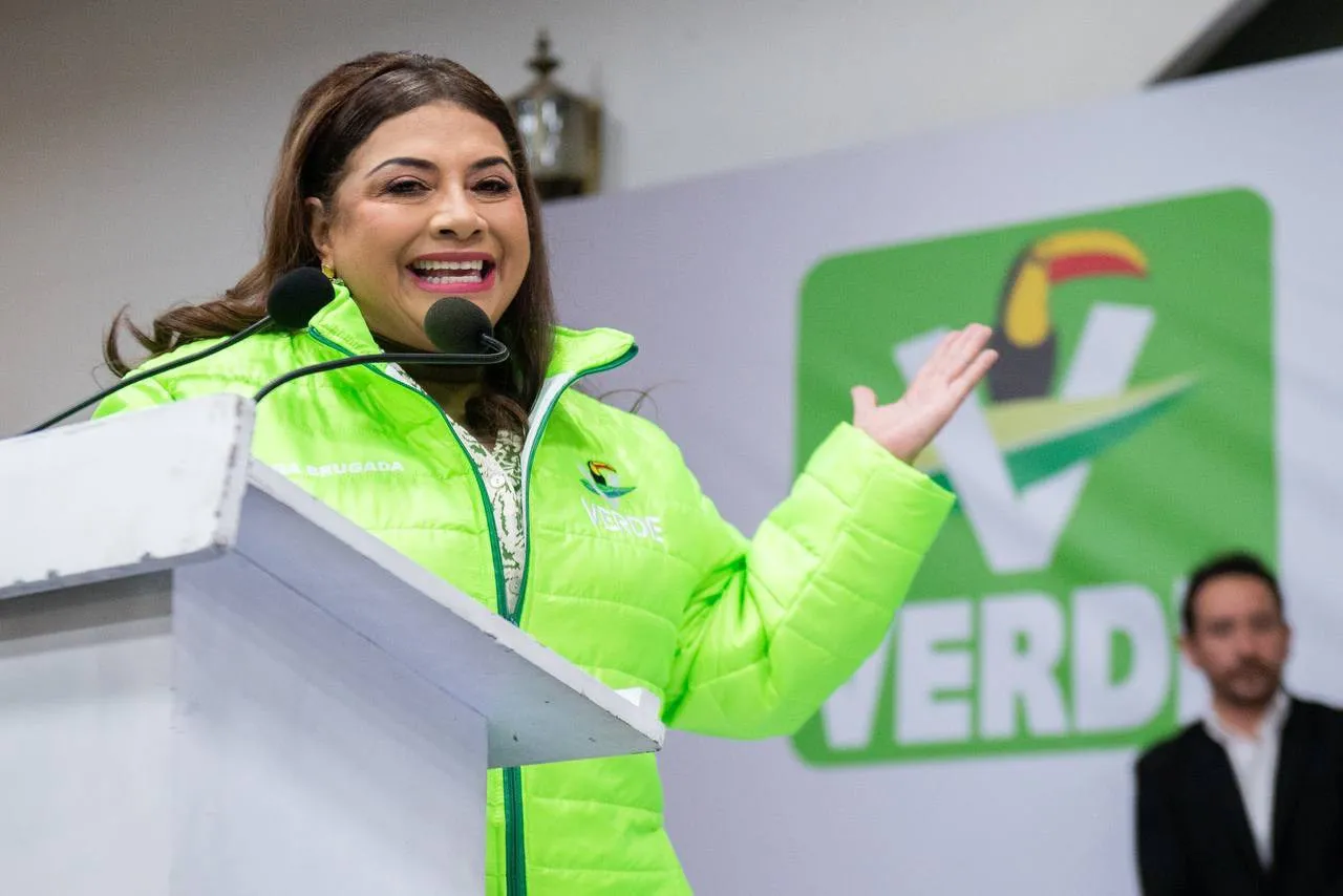 FB: @ClaraBrugadaM La precandidata de Morena seguirá apoyando las energías renovables que genera la ciudad.