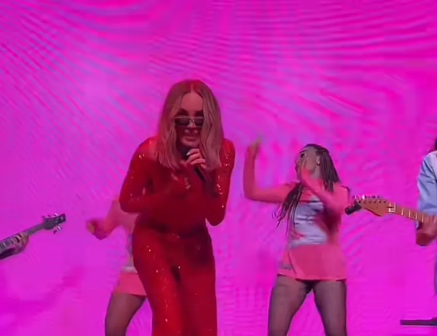 Cantando ante el público