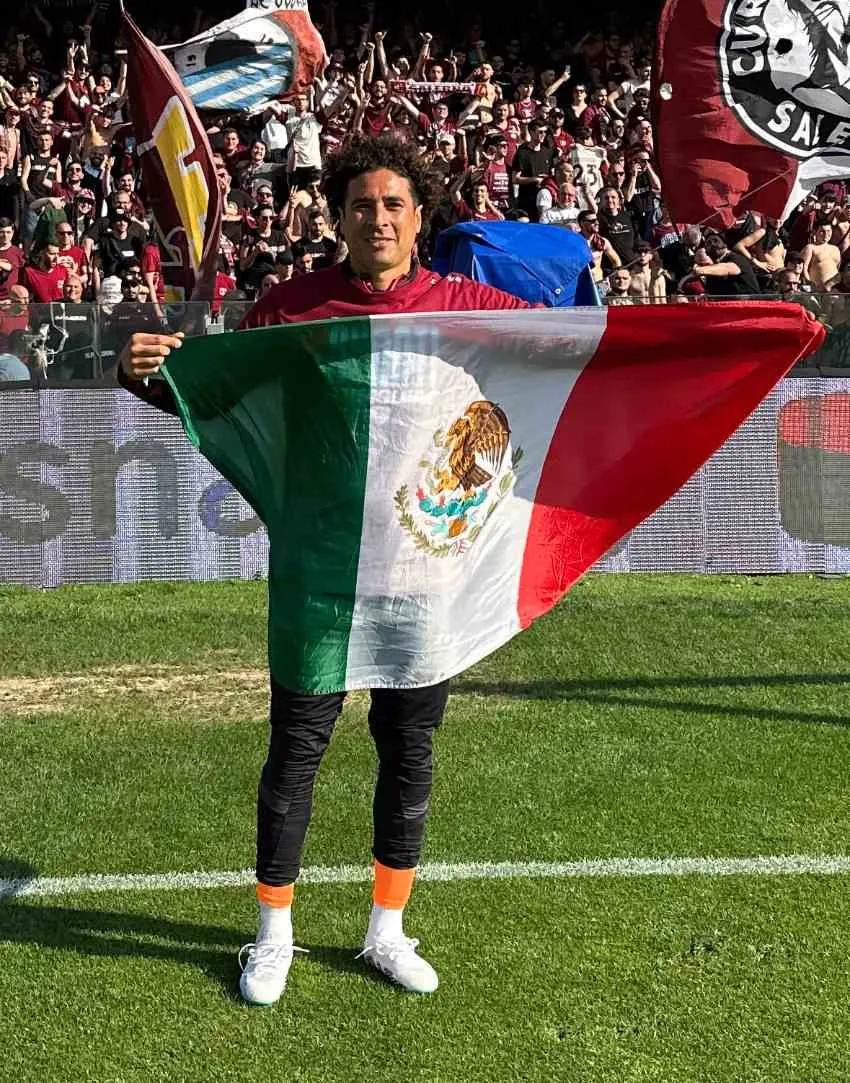 Memo Ochoa con el Salernitana