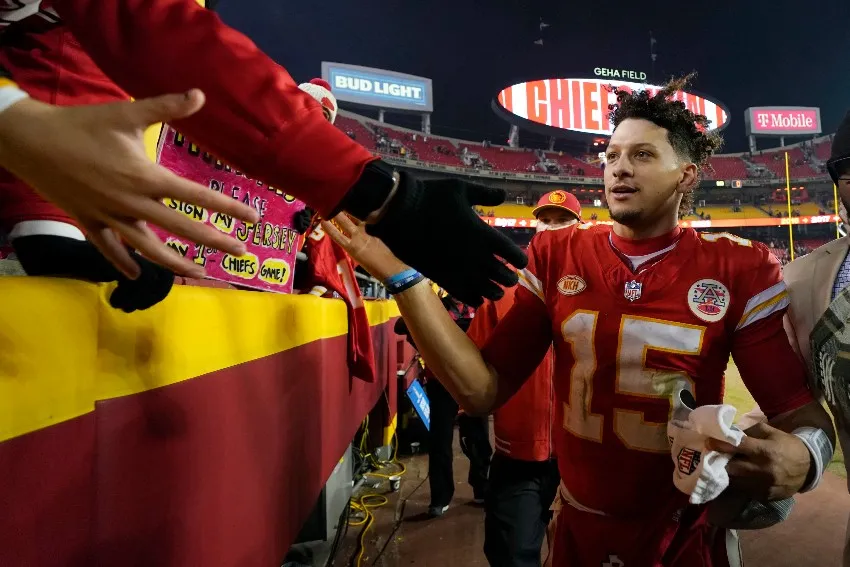 AP Mahomes tras ganar la conferencia AFC Oeste