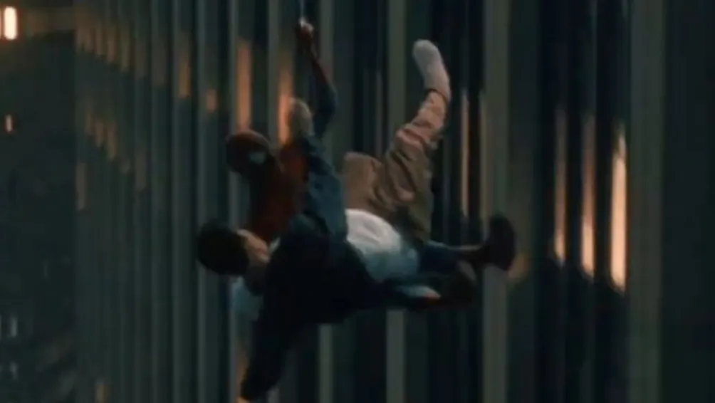X: @wairagang 'Benito' es salvado por Spider Man en el video musical
