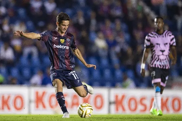 Lajud disputando un partido