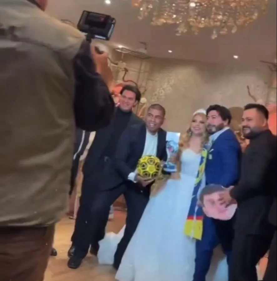 Pareja realizó boda con temática de América