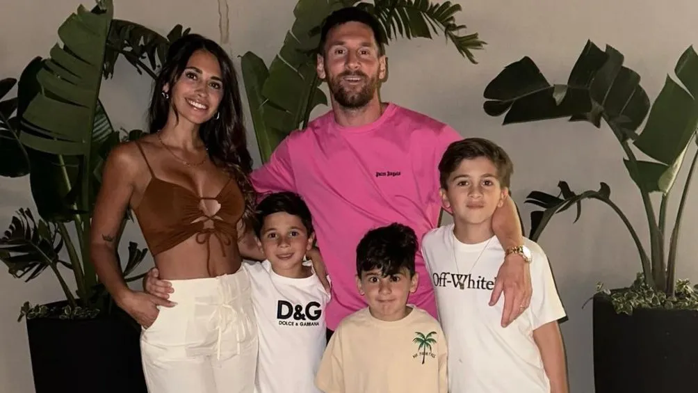 Leo Messi pasando año nuevo con su esposa e hijos