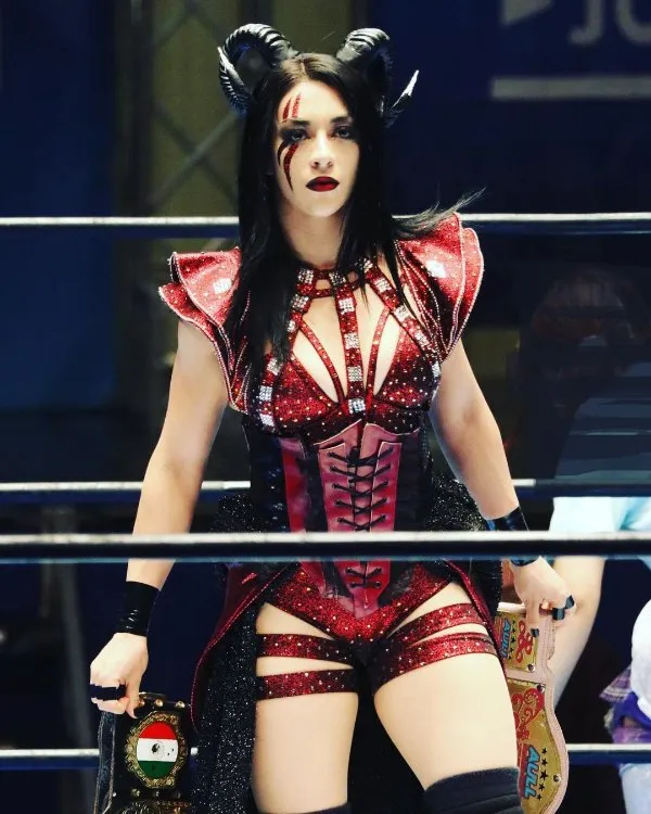 Stephanie Vaquer durante una lucha