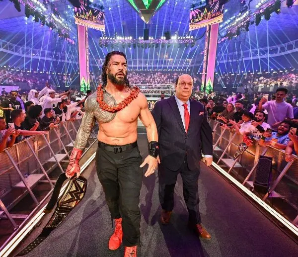 The Rock lanza advertencia contra Roman Reigns