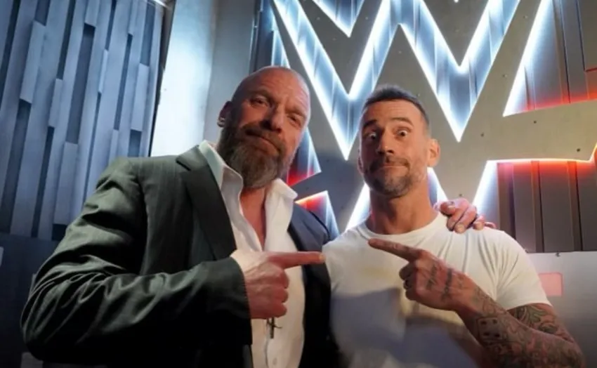 INSTAGRAM: @tripleh Compartiendo foto con CM Punk