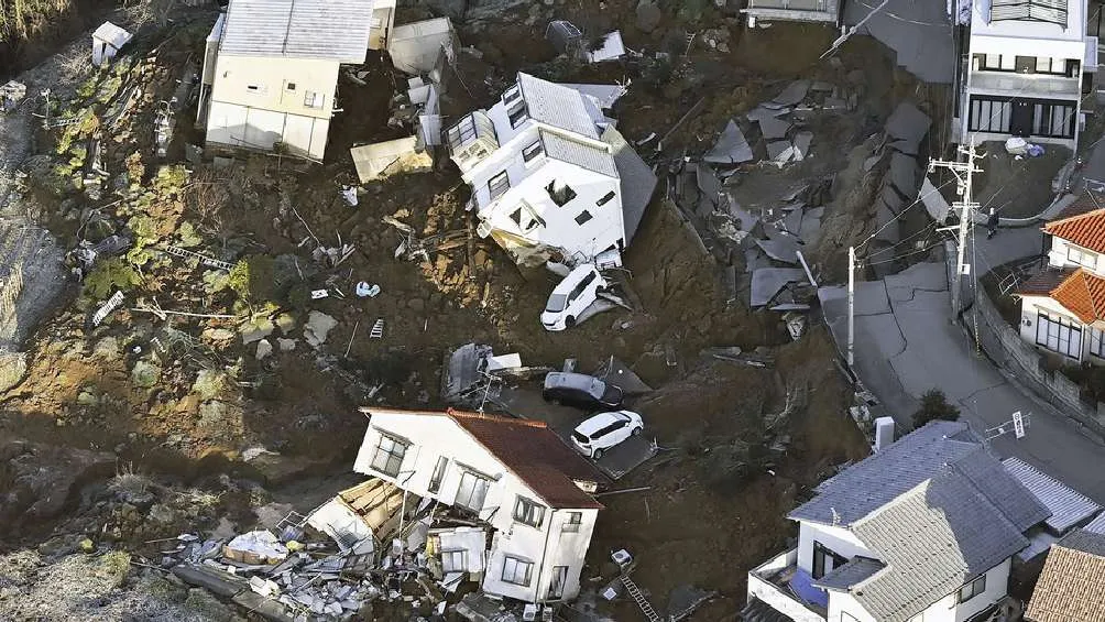 Varias casas se derrumbaron y el número de víctimas fatales va en más de 50.