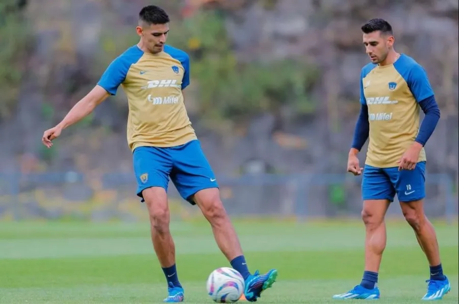 INSTAGRAM: @pumasmx Guillermo Martínez y 'Toto' Salvio en Cantera