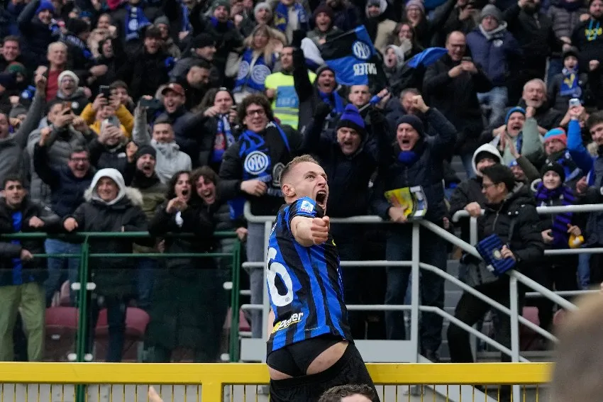 Davide Frattesi en su euforica celebración