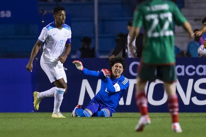 Ochoa se lesionó en un partido de México