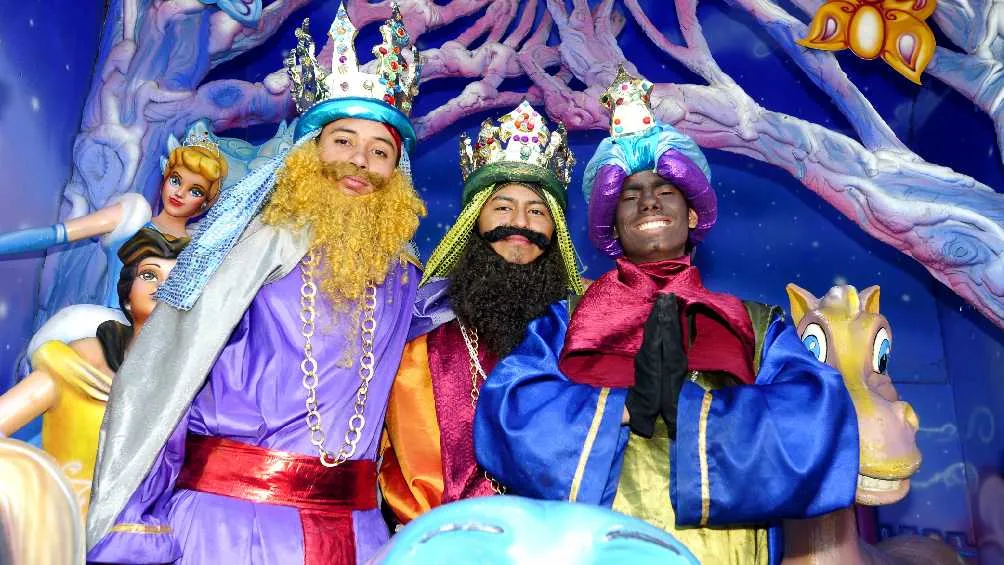 La tradición es que una vez que llegaron los Reyes Magos, se debe quitar el árbol.