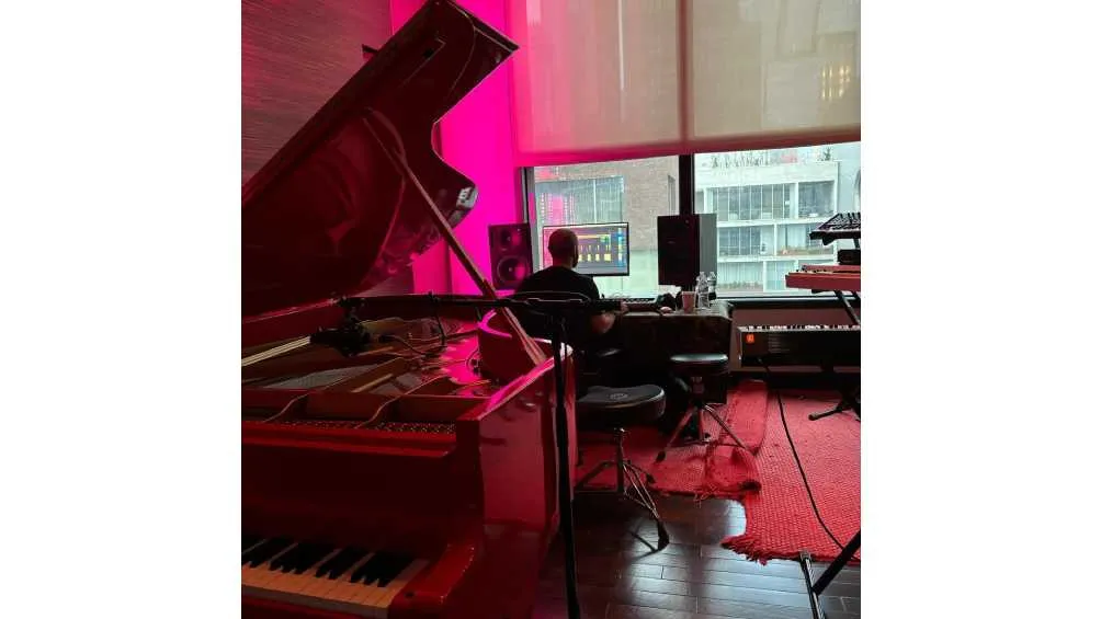 IG: @arianagrande La cantante ya ha dado adelantos de que grabó un nuevo disco a estrenarse en 2024.