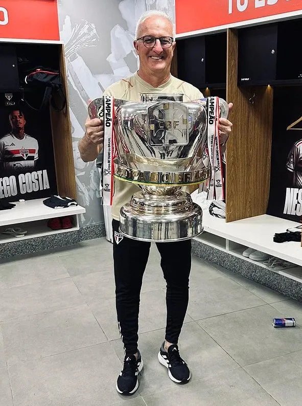 TWITTER @somosaopaulinos Se va tras ganar la Copa de Brasil