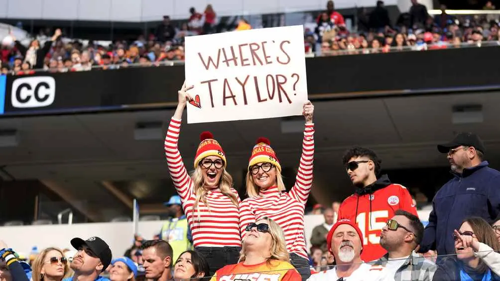 La cantante es sensación en la NFL