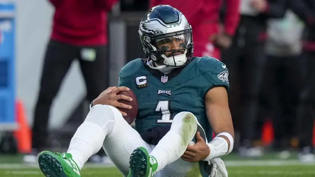 Hurts no terminó el partido