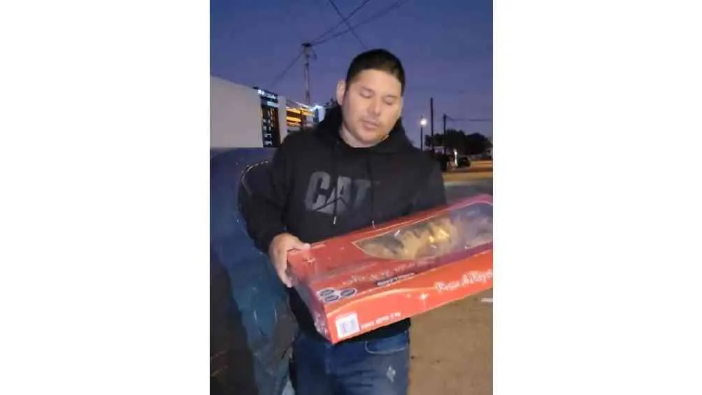 CAPTURA DE PANTALLA: TikTok: @jesusamiestilo El joven ofrecía cada rosca en 500 pesos, cuando en la tienda costaban 379 pesos.