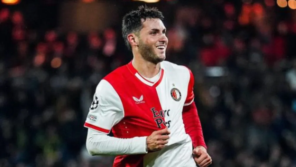 Giménez durante un partido de Feyenoord