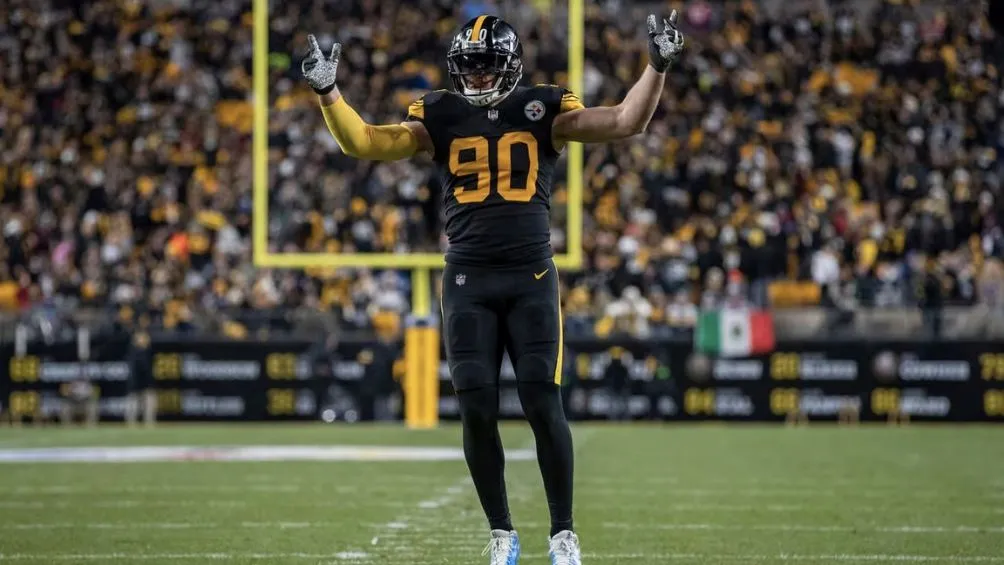 T.J. Watt en un partido con Pittsburgh